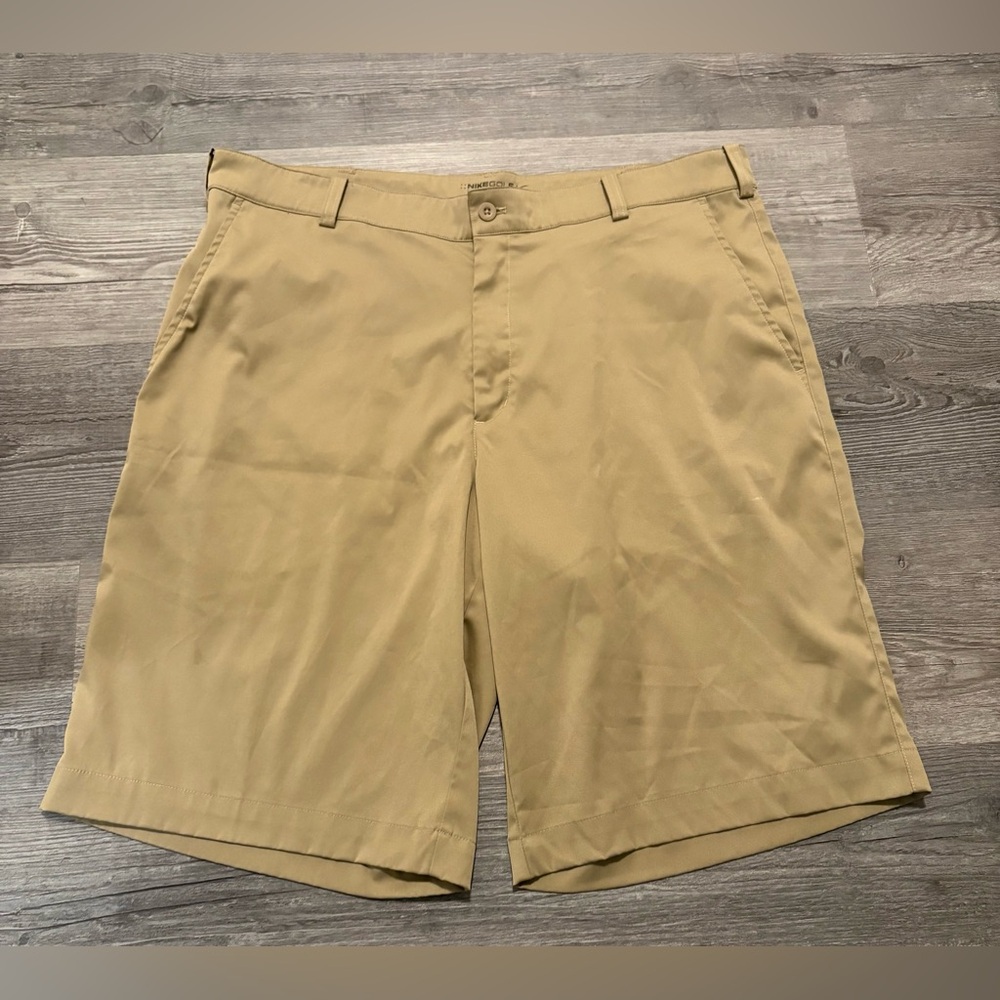Nike Men's Khaki Flat-Front Performance Shorts.
Waist size 36 inches
